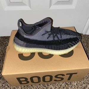 Yeezy 350 V2 Carbon